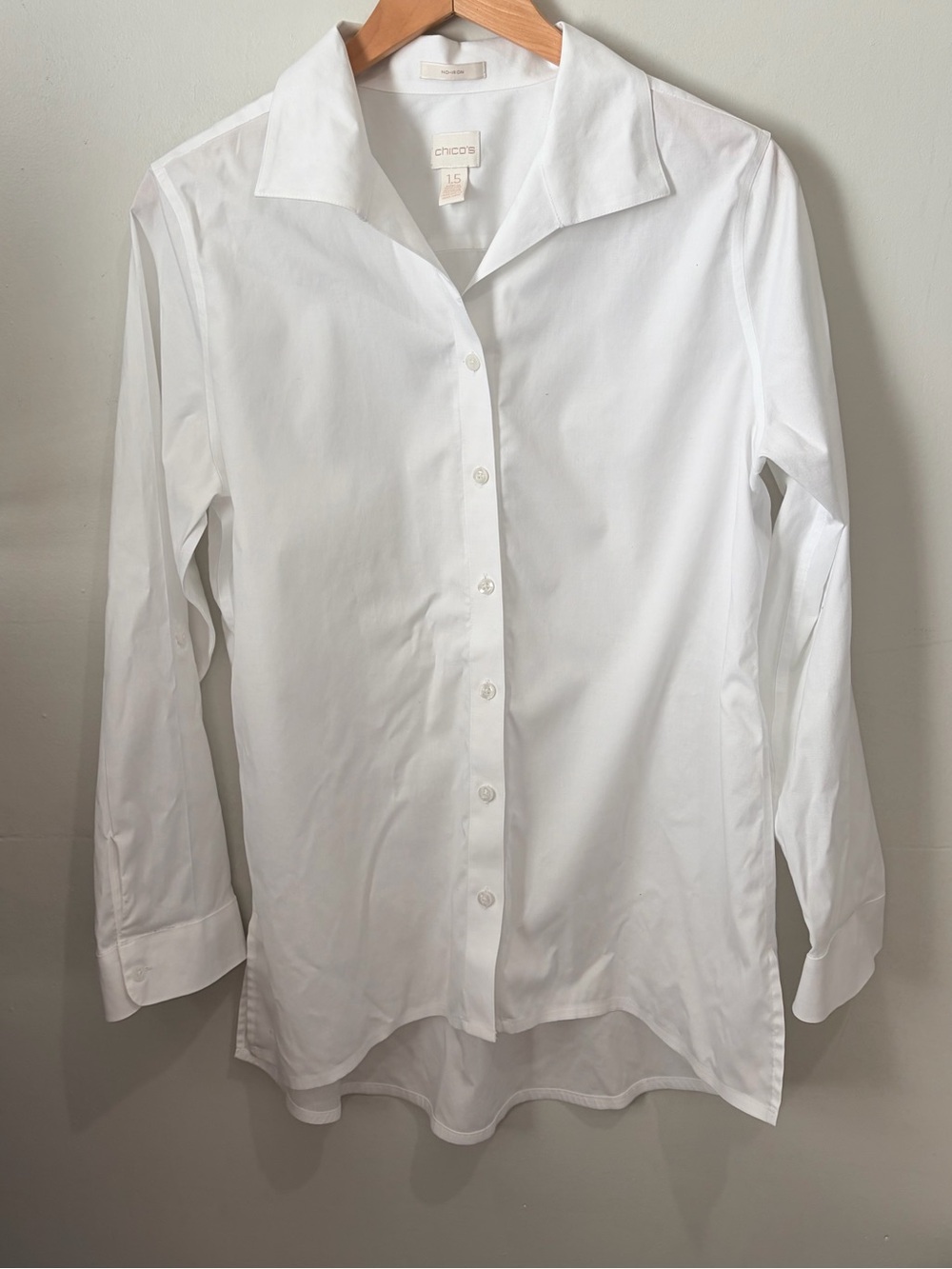 Chico's No-Iron White Stretch Cotton Button Down Top Size 1.5 Medium Workwear